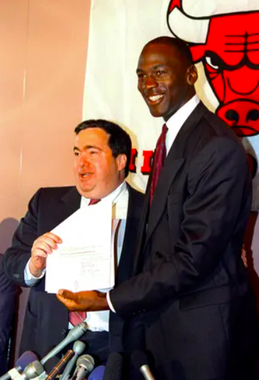 Jerry Krause & Michael Jordan (AP Photo/Mark Elias)